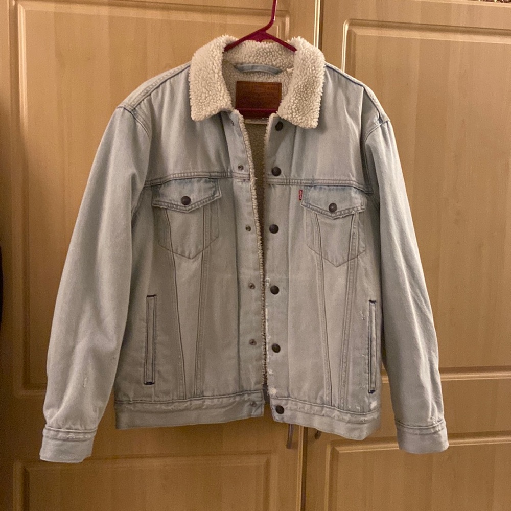 NWOT Levi’s Sherpa Lined Denim Jacket